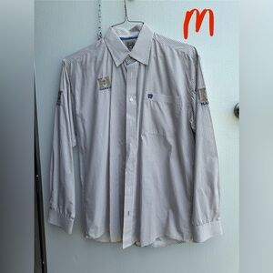 Men’s cinch button up size Medium